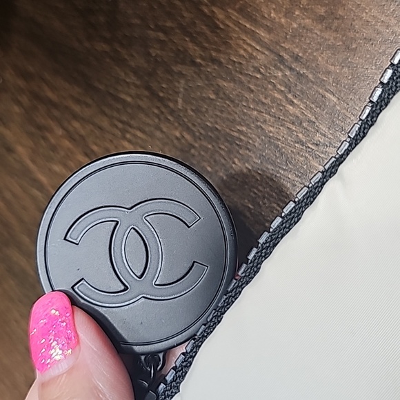 CHANEL Puffer Makeup travel bag - Picture 2 of 4
